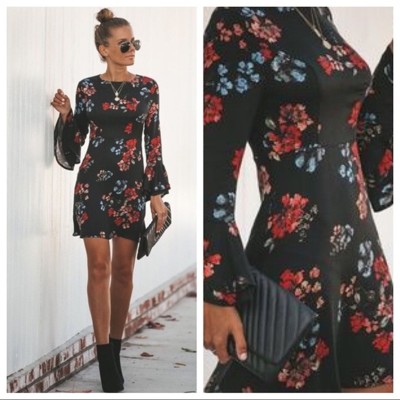 Vici Dresses & Skirts - NWT Vici Odesza floral bell sleeve dress